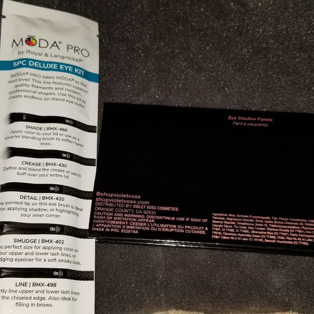 Eye shadow and eye brushes - Picture 2 of 4